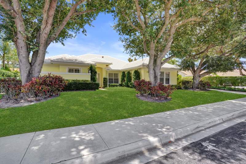 4 bedroom Single Family Residence at 2760 Tecumseh Drive, Bear Lakes Estates North, West Palm Beach — photo 3