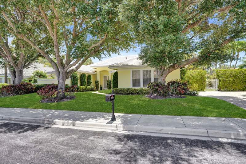 4 bedroom Single Family Residence at 2760 Tecumseh Drive, Bear Lakes Estates North, West Palm Beach — photo 4