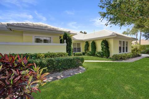 2760 Tecumseh Drive, West Palm Beach FL - photo 8 of 47