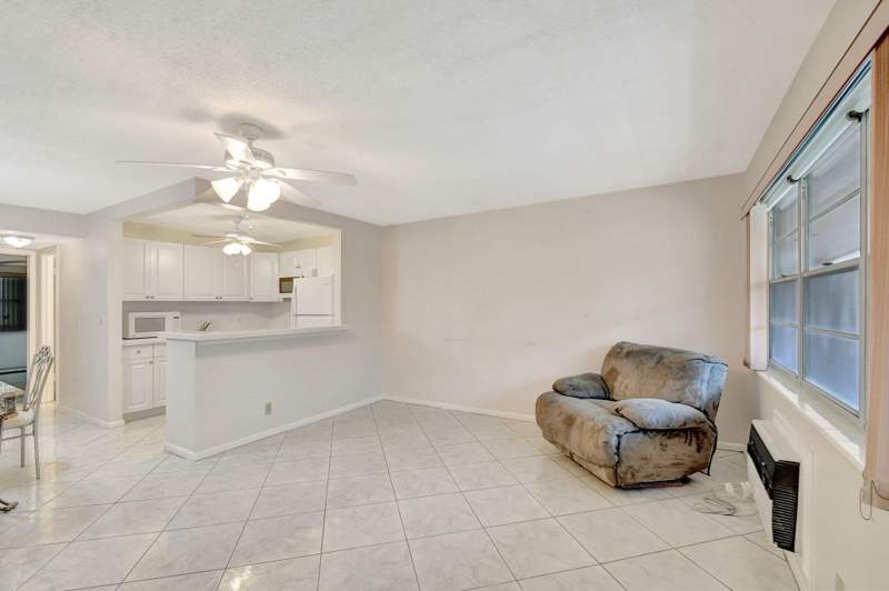1 bedroom Condominium at 70 Camden C, Camden Condos, West Palm Beach — photo 2