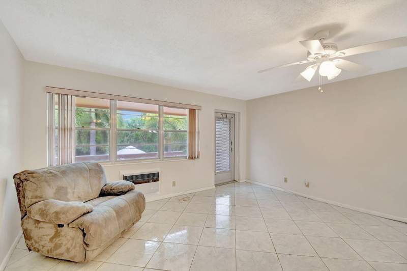 1 bedroom Condominium at 70 Camden C, Camden Condos, West Palm Beach — photo 3