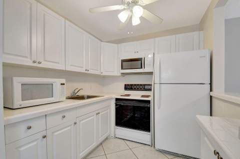 70 Camden C, West Palm Beach FL - photo 7 of 28