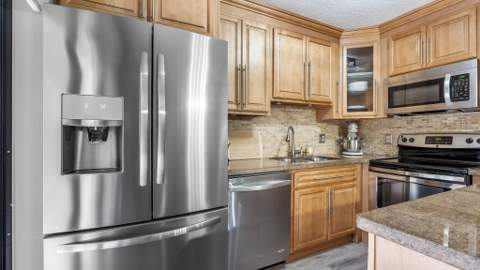 725 NW 99th Circle, Plantation FL - photo 13 of 36