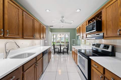 3018 Lake Shore Drive, Deerfield Beach FL - photo 14 of 36