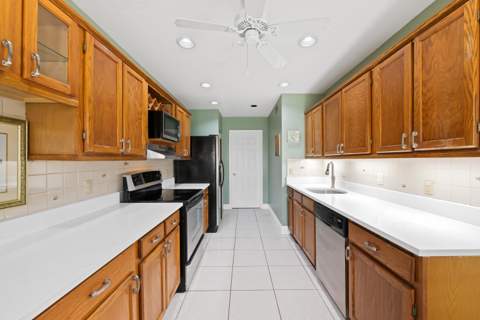 3018 Lake Shore Drive, Deerfield Beach FL - photo 15 of 36
