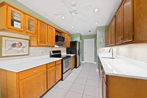 3018 Lake Shore Drive, Deerfield Beach FL - photo 16 of 36