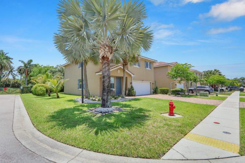 5 bedroom Single Family Residence at 4701 Foxtail Palm Court, Verona Estates, Greenacres — photo 2