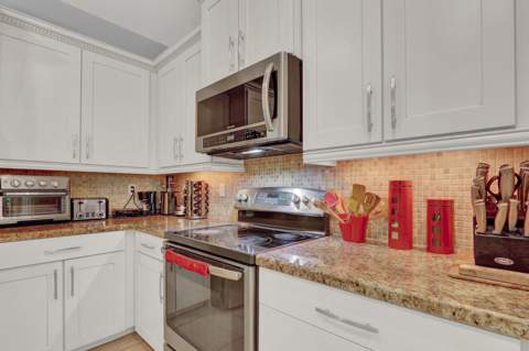 4701 Foxtail Palm Court, Greenacres FL - photo 9 of 39