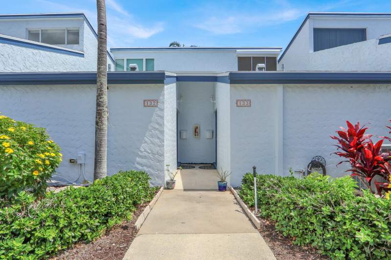 2 bedroom Condominium at 129 Lehane Terrace #133, Castlewood Town Villas Condo, North Palm Beach — photo 4