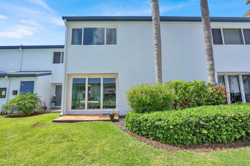 2 bedroom Condominium at 129 Lehane Terrace #133, Castlewood Town Villas Condo, North Palm Beach — photo 5