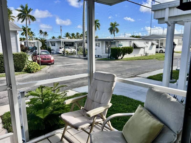2 bedroom Manufactured Home at 1552 S 33rd Road, Orangebrook, Hollywood — photo 2