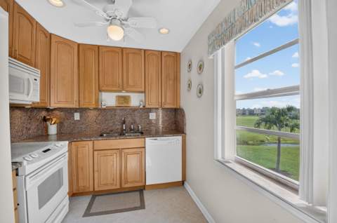 323 Capri G #323, Delray Beach FL - photo 10 of 37