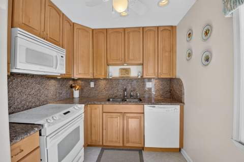 323 Capri G #323, Delray Beach FL - photo 9 of 37