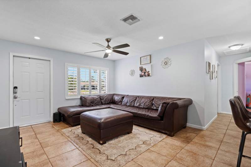 4 bedroom Single Family Residence at 520 SE Dolphin Drive, Broadway Section Of St Lucie Estates Subdivision, Stuart — photo 5