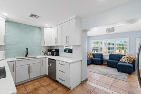 520 SE Dolphin Drive, Stuart FL - photo 7 of 30