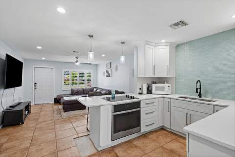 520 SE Dolphin Drive, Stuart FL - photo 9 of 30
