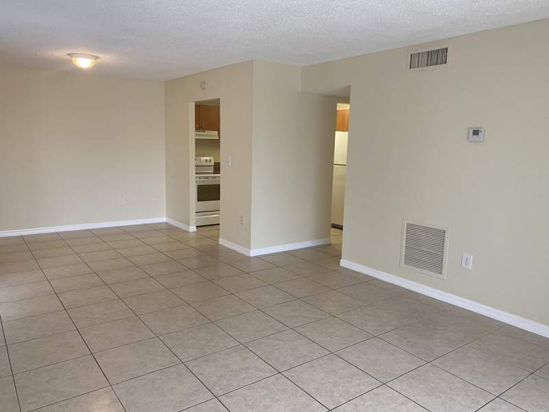 2 bedroom Condominium at 405 Executive Center Drive #208, Clear Lake Palms Condo, West Palm Beach — photo 5