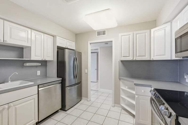 2 bedroom Condominium at 124 Lakeshore Drive #8280, Old Port Cove Condo Three, North Palm Beach — photo 3