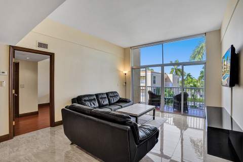 1350 SE 3rd Avenue #406, Dania Beach FL - photo 9 of 37