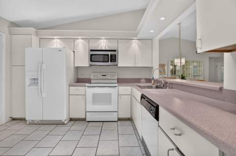 10546 Beach Palm Court #B, Boynton Beach FL - photo 10 of 56