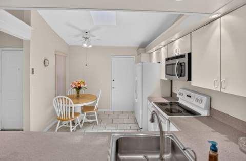 10546 Beach Palm Court #B, Boynton Beach FL - photo 13 of 56