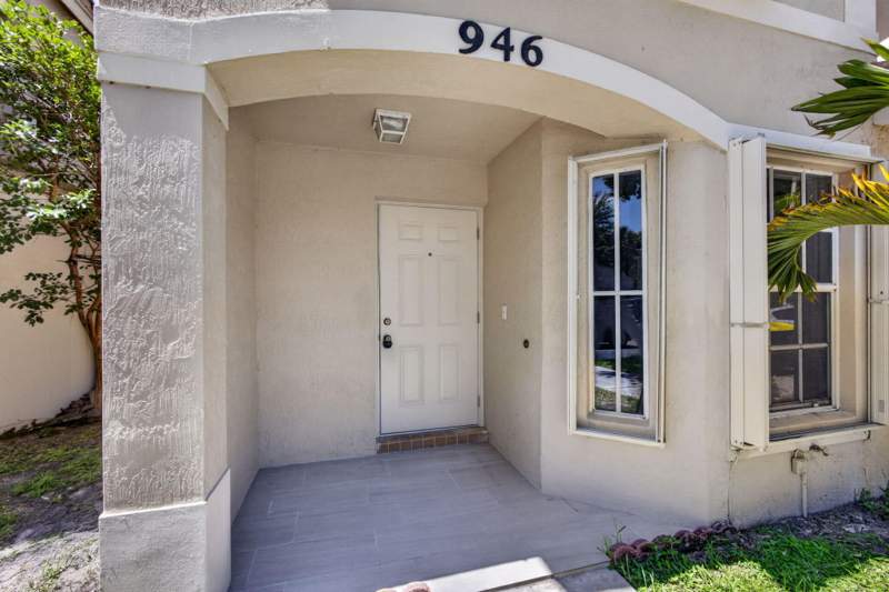 3 bedroom Townhouse at 946 Summit Lake Drive, Summit Lake, West Palm Beach — photo 2