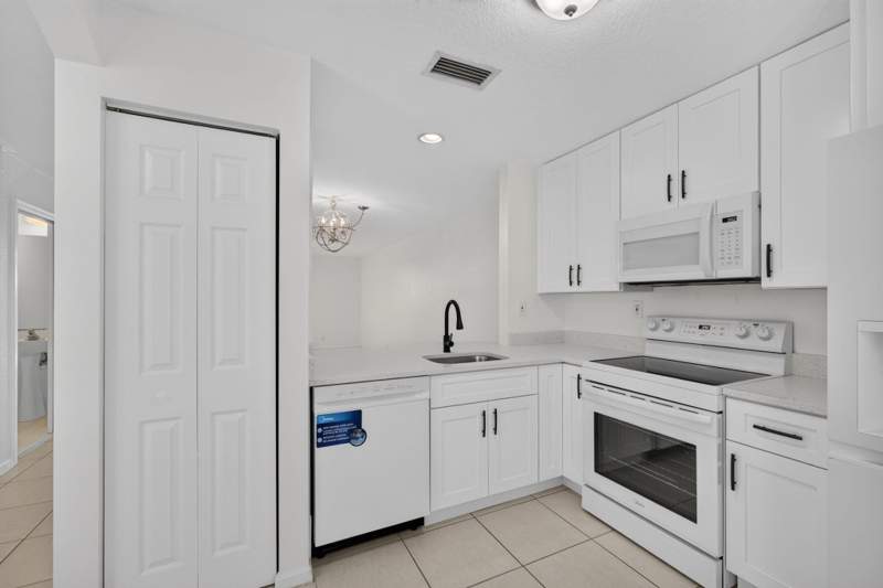 3 bedroom Townhouse at 946 Summit Lake Drive, Summit Lake, West Palm Beach — photo 5
