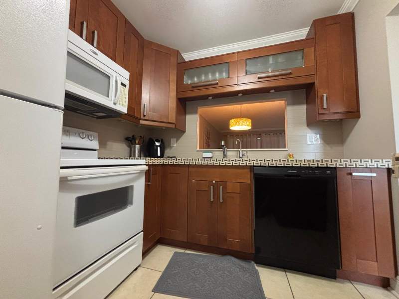 1 bedroom Condominium at 5171 W Oakland Park Boulevard #308, Petunia Gardens Condo, Lauderdale Lakes — photo 2