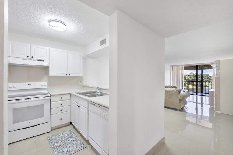 2 bedroom Condominium at 5828 Coral Lake Drive, Coral Gate III Condo, Margate — photo 2