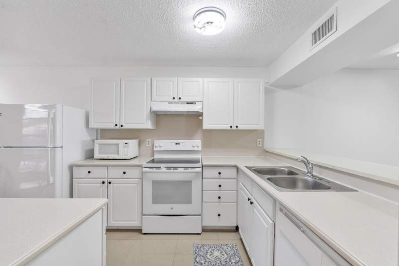 2 bedroom Condominium at 5828 Coral Lake Drive, Coral Gate III Condo, Margate — photo 3