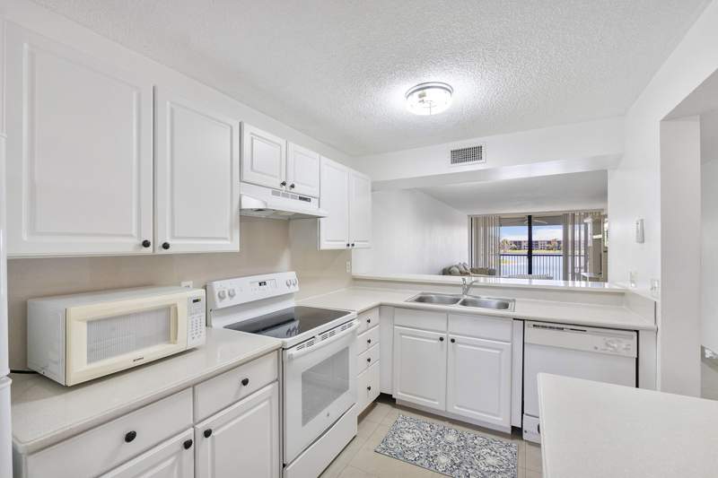2 bedroom Condominium at 5828 Coral Lake Drive, Coral Gate III Condo, Margate — photo 4