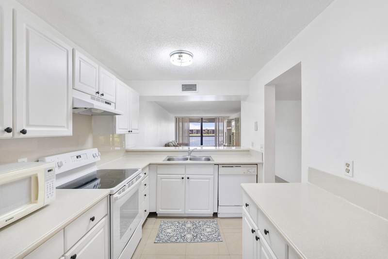 2 bedroom Condominium at 5828 Coral Lake Drive, Coral Gate III Condo, Margate — photo 5