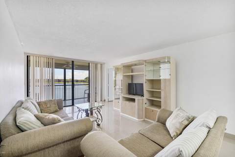 5828 Coral Lake Drive, Margate FL - photo 10 of 63