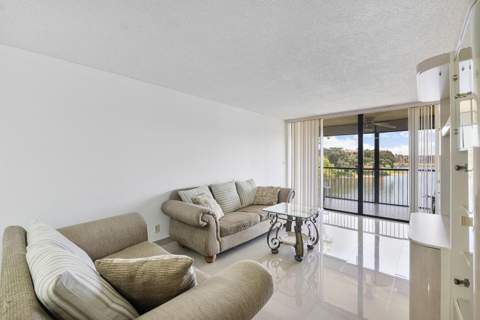 5828 Coral Lake Drive, Margate FL - photo 9 of 63