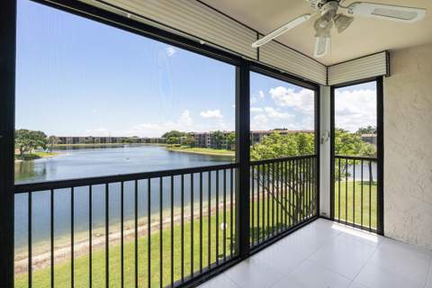 5828 Coral Lake Drive, Margate FL - photo 14 of 63