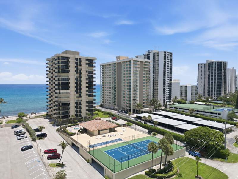 2 bedroom Condominium at 5460 N Ocean Drive #6a, Seagrape Condo, Riviera Beach — photo 4