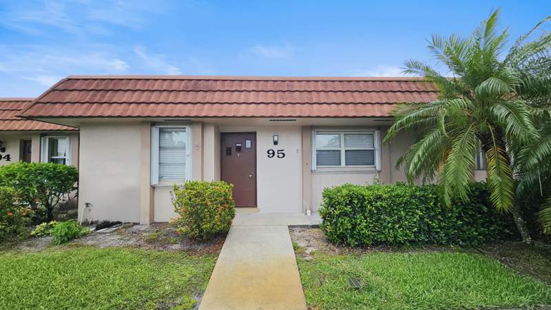 2 bedroom Condominium at 5775 Fernley Drive #95, Cresthaven Condo Townhomes Sec 2, West Palm Beach — photo 2