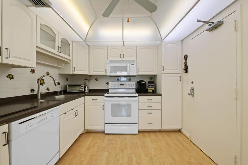 2 bedroom Condominium at 10777 W Sample #207, Country Club Tower Of Coral, Coral Springs — photo 3