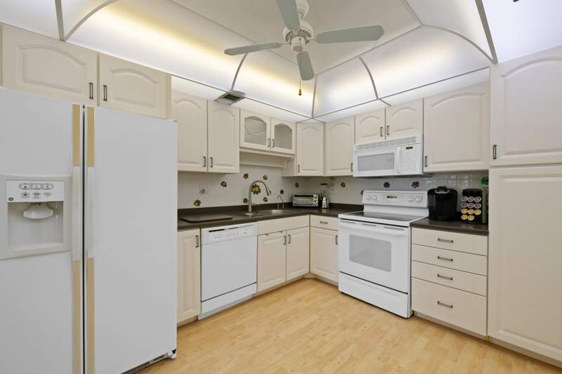 2 bedroom Condominium at 10777 W Sample #207, Country Club Tower Of Coral, Coral Springs — photo 4