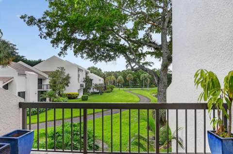2805 Bridgewood Drive, Boca Raton FL - photo 11 of 57
