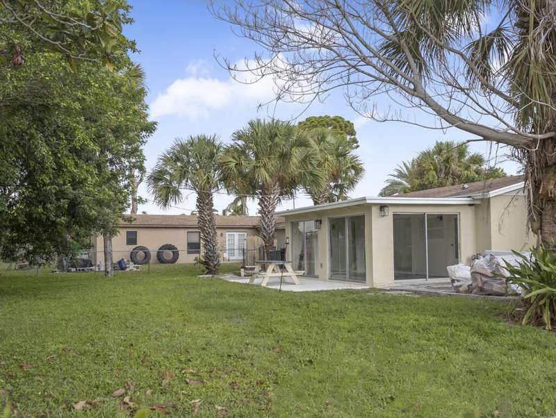 3 bedroom Single Family Residence at 371 W 34th Street, Park Manor 3, Riviera Beach — photo 4