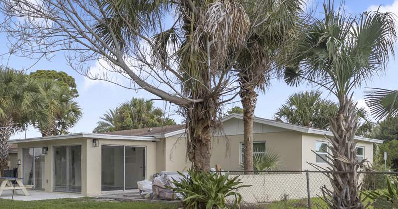 3 bedroom Single Family Residence at 371 W 34th Street, Park Manor 3, Riviera Beach — photo 5