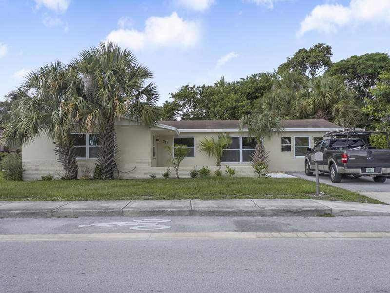 3 bedroom Single Family Residence at 371 W 34th Street, Park Manor 3, Riviera Beach — photo 2
