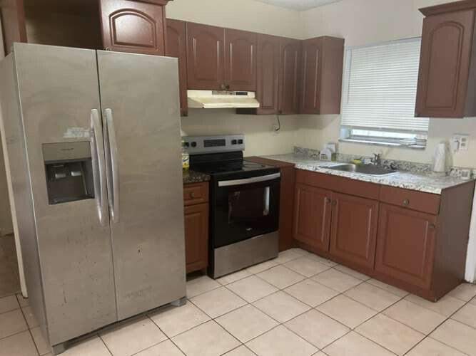 5 bedroom Single Family Residence at 3370 NW 8th Place, Sunrise Heights, Lauderhill — photo 2