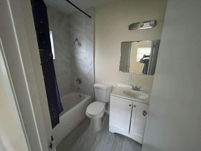 5 bedroom Single Family Residence at 3370 NW 8th Place, Sunrise Heights, Lauderhill — photo 4