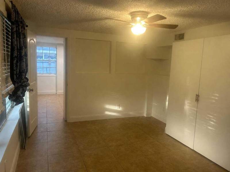 5 bedroom Single Family Residence at 1067 Iroquois Avenue, Melrose Park Section 3, Fort Lauderdale — photo 4
