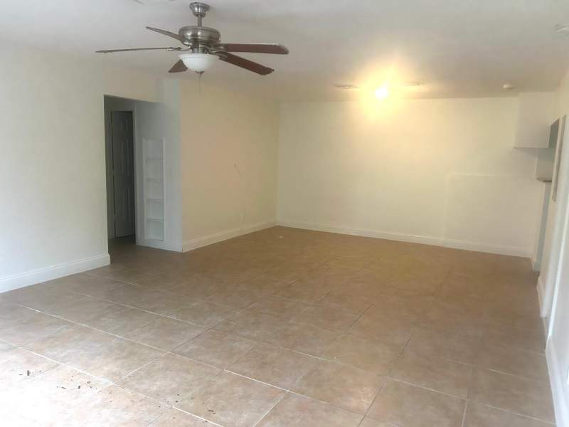 5 bedroom Single Family Residence at 1067 Iroquois Avenue, Melrose Park Section 3, Fort Lauderdale — photo 3