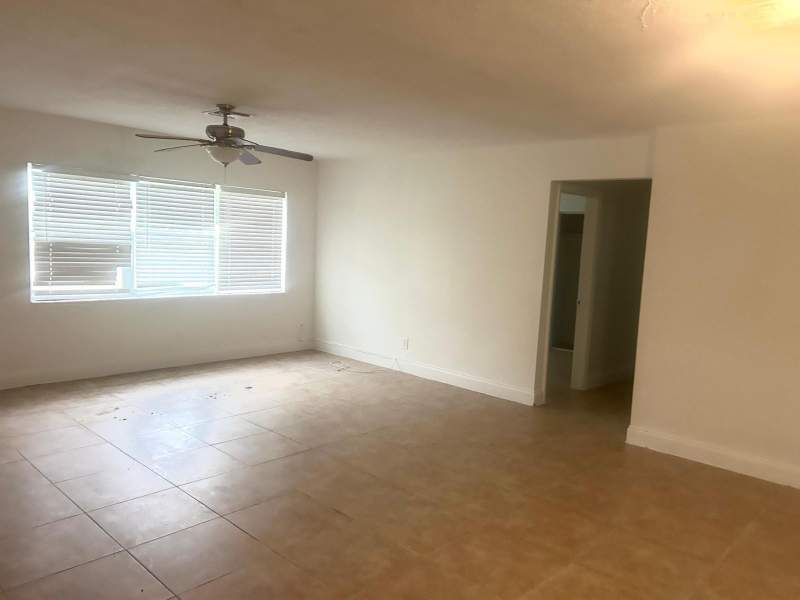 5 bedroom Single Family Residence at 1067 Iroquois Avenue, Melrose Park Section 3, Fort Lauderdale — photo 2