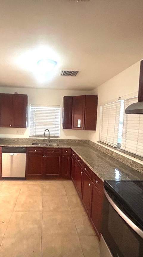 1067 Iroquois Avenue, Fort Lauderdale FL - photo 6 of 20