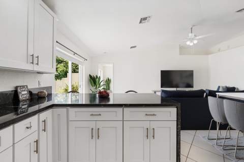 6196 Azalea Circle, West Palm Beach FL - photo 7 of 39